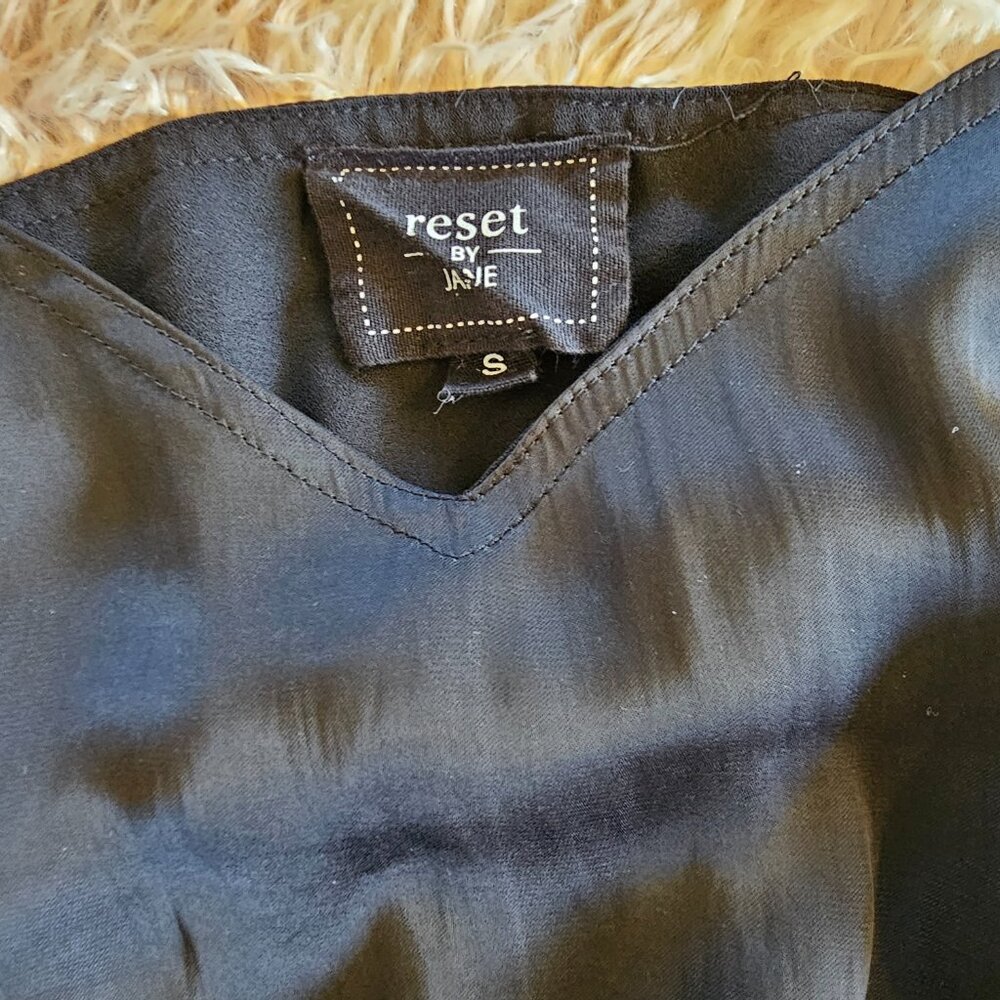 Cropped Satin Tank - Picture 4 of 4